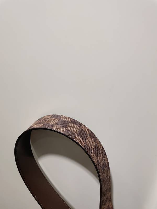 Louis Vuitton 40MM Belt LVB00369
